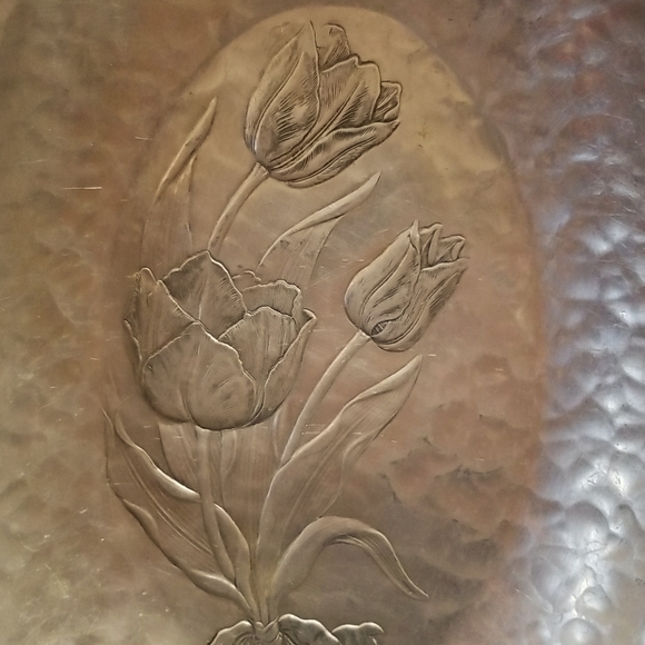 RODNEY KENT CREATION 404 HAND WROUGHT TULIP MOTIF ALUMINUM HANDLED TRAY - Picture 2 of 4